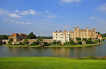 Leeds castle surrounded by a moat, Leeds, county of Kent, England, Europe