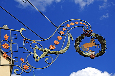 Old inn hanging sign "Rotes Ross" red horse, 1650, Nuremberg, Middle Franconia, Bavaria, Germany, Europe