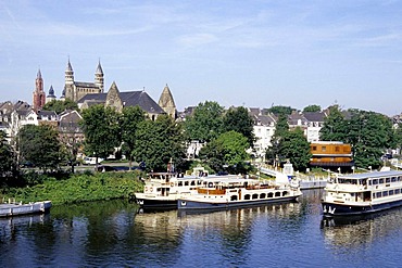 Maasboulevard, tourist boats on Maas River, Onze Lieve Vrouwebasiliek Church in the back, Maastricht, province of Limburg, Netherlands, Benelux, Europe