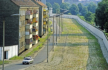 Former death strip between Neukoelln and Treptow districts after the fall of the Berlin Wall, Berlin, Germany, Europe