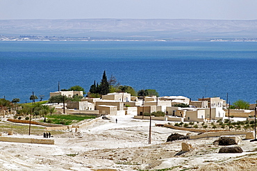 Village with adobe buildings on the Assad storage lake on the Euphrates, Syria, Asia