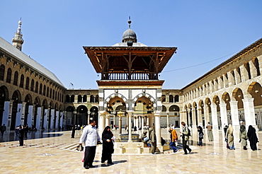 Courtyard of the Umayyad-Mosque in Damascus, Syria, Middle East, Asia