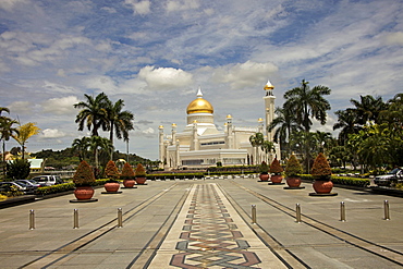 Royal Mosque of Sultan Omar Ali Saifuddin in the capital city, Bandar Seri Begawan, Brunei, Asia