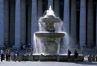 Foutain, columns, colonnades, Saint Peter's Square, Piazza San Pietro, Vatican City, Rome, Latium, Italy, Europe