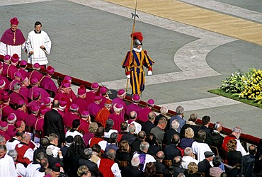 Bishops, Swiss Guard, inauguration of Pope Benedict XVI, Ratzinger, Piazza San Pietro Square, Vatican, Rome, Latium, Italy, Europe