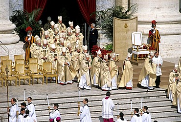 Procession of the cardinals, inauguration of Pope Benedict XVI, Ratzinger, St Peters Basilica, Vatican, Rome, Latium, Italy, Europe