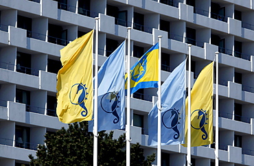 Flags with the logo of the city in front of the Hotel Maritim, Timmendorfer Strand, Ostholstein, Holstein, Schleswig-Holstein, Germany, Europe