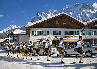 "Schellenruehrer" bell ringers, carnival, Karwendelgebirge mountains, Mittenwald, Werdenfels, Upper Bavaria, Bavaria, Germany, Europe