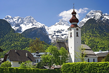 Lofer, parish church, Loferer Steinberge massif, Mt. Ochsenhorn, Mt. Reifhorn, Salzburger Land, Austria, Europe