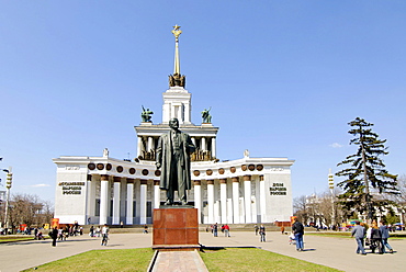 Statue of Lenin in front of the VVTs or VDNKh, All Russian Exhibition Centre, central pavilion, Moscow, Russia