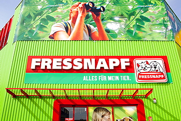 Entrance with the logo of a store of the Fressnapf Tiernahrung GmbH company Neutraubling GmbH, Bavaria, Germany, Europe