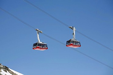 Skiiing, winter sport in the ski area Corviglia, aerial cableway to the Piz Nair, St. Moritz, Oberengadin, Graubuenden, Switzerland