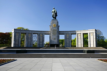 Soviet memorial on the Strasse des 17 Juni street, district of Tiergarten, Mitte, Berlin, Germany, Europe