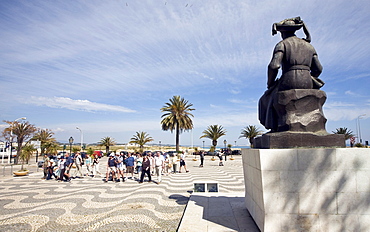 Memorial of "Henry the seafarer" Infante Dom Henrique, 1460-1960, tourists and palms, Lagos, Algarve, Portugal, Europe