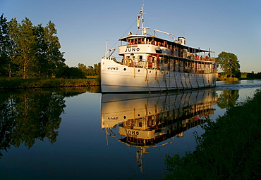 Ship, Juno, on the Goeta Canal, Sweden, Scandinavia, Europe