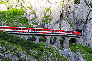 Mattherhorn-Gotthard train crossing the Schoellenen Gorge, between Goeschenen and Andermat, canton of Uri, Switzerland, Europe