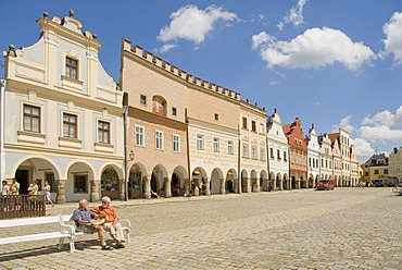 Old houses and people, renaissance, facades, archways, UNESCO World Heritage Site, main square, market place, old town, Tel&, Telc, Teltsch, Czech Republic, Europe