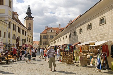 Market stalls, tourists, church steeple, renaissance, UNESCO World Heritage Site, old town, main square, market place, Tel&, Telc, Teltsch, Czech Republic, Europe