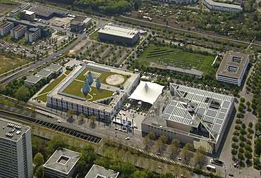 Museum quarter with the art and exhibition centre of the Federal Republic of Germany, Kunstmuseum Bonn to the right, Bonn, North Rhine-Westphalia, Germany, Europe