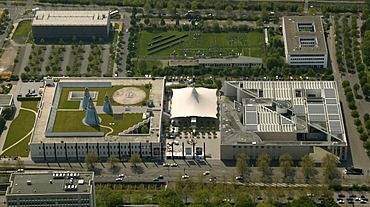 Museum quarter with the art and exhibition centre of the Federal Republic of Germany, Kunstmuseum Bonn to the right, Bonn, North Rhine-Westphalia, Germany, Europe