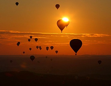 Aerial photograph, hot-air balloons, International Mongolfiade, start at the Warsteiner Brewery, sunset, Hirschberg, Warstein, Sauerland, North Rhine-Westphalia, Germany, Europe