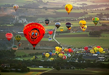 Aerial photograph, hot-air balloons, International Mongolfiade, start at the Warsteiner Brewery, sunset, Hirschberg, Warstein, Sauerland, North Rhine-Westphalia, Germany, Europe