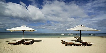 Parasols, deck chairs, sandy beach, Oberoi Luxury Hotel, Mauritius, Indian Ocean