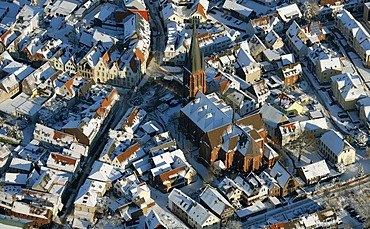 Aerial photo, city center, St. Sixtuskirche church, market square, historical town hall, snow, Haltern, Ruhr Area, North Rhine-Westphalia, Germany, Europe