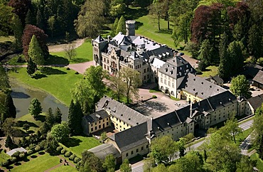 Aerial photo, Herdringen Castle, Tudor castle, Arnsberg, Hochsauerlandkreis, Sauerland, North Rhine-Westphalia, Germany, Europe