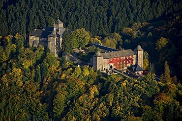 Aerial photo, Burg Schnellenberg, Schnellenberg Castle, autumnal forest, Attendorn, Sauerland, North Rhine-Westphalia, Germany, Europe