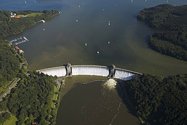 Aerial photo, Moehnesee, overflowing Moehne storage lake, retaining wall, Hochsauerlandkreis, Sauerland, North Rhine-Westphalia, Germany, Europe