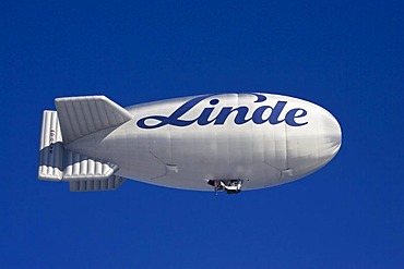 Zeppelin with Linde logo, Montgolfiade Bad Wiessee, Tegernsee, Bavaria, Germany, Europe