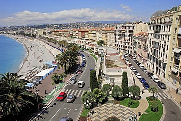 Beach and seaside promenade, Promenade des Anglais, Nice, Alpes-Maritimes, Provence-Alpes-Cote d'Azur, Southern France, France, Europe