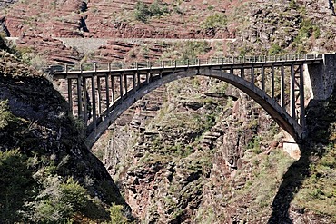 Bridge Pont de la Mariee, Gorges de Daluis, Alpes-Maritimes, Provence-Alpes-Cote d'Azur, Southern France, France, Europe