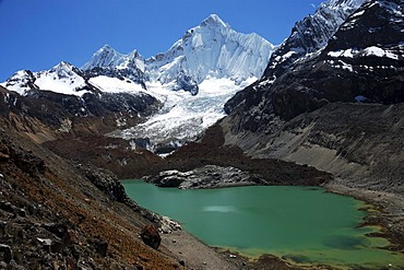 Yerupaja Sur and Laguna Caramarca, Cordillera Huayhuash, Peru, South America