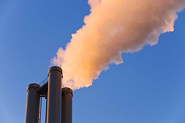 Smoking chimney of the HafenCity combined heat and power station of the company Vattenfall, HafenCity, Hamburg, Germany, Europe