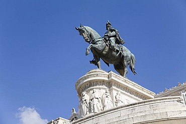 Equestrian statue on the Monumento a Vittorio Emanuele II, national landmark, Via del Corso, Rome, Italy, Europe