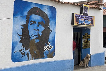 Shop, portrait of Che Guevara painted on the wall, Merida, Venezuela, South America