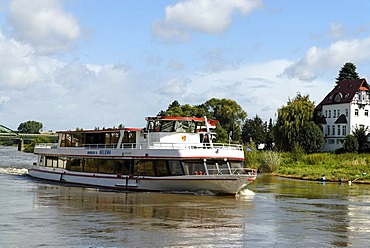 Ship, Weser River, Minden, North Rhine-Westphalia, Germany, Europe