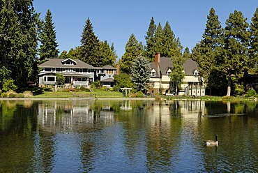 Exclusive villa on the bank of the Deschutes River, Bend, Oregon, USA