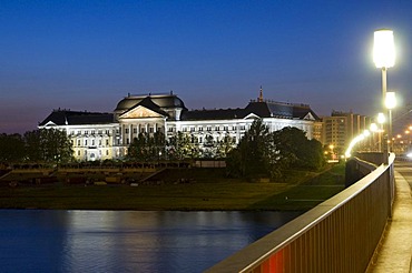 Ministry of finance at the Elbe river at dusk, Neustadt, Dresden, Saxony, Germany