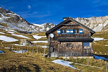 Old cottage by the Grossglockner High Alpine Road, Hohe Tauern National Park, Carinthia, Austria, Europe