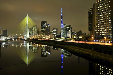 Octavio Frias de Oliveira Bridge, inaugurated on 10 May 2008, Rio Pinheiros, and modern high-rise buildings, Morumbi district, Sao Paulo, Brazil, South America