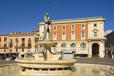 Fountain at the Piazza del Duomo, L' Aquila, Abruzzo, Abruzzi, Italy, Europe, PublicGround