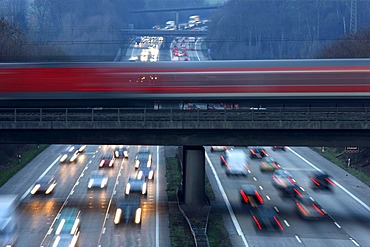 Local train, commuter train, crossing the A3 motorway near Mettmann, Erkrath, North Rhine-Westphalia, Germany, Europe