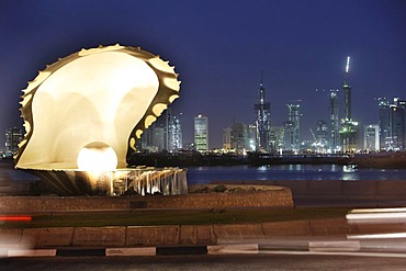 Pearl Monument, Corniche, Doha Bay, newly constructed buildings, high rise district on the north bank of the Corniche, Doha, Qatar