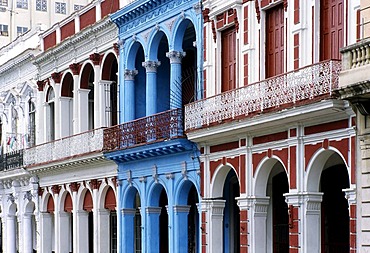 Colonial-style houses, colourful facades, nicely renovated, Paseo Marti, Paseo del Prado, Centro Habana, Havana, Cuba, Caribbean