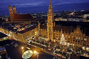 Rathaus and Frauenkirche with Christmas market at night, Munich, Bavaria, Germany