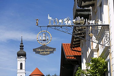 Guild symbol of Wilhelm Schweizer, pewter figures in Herrenstrasse in Diessen on Lake Ammersee, Pfaffenwinkel, Fuenfseenland, Upper Bavaria, Germany, Europe