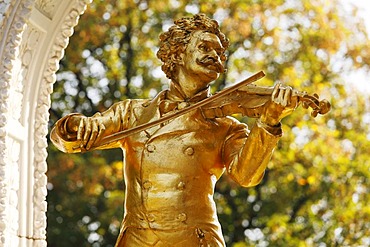 Johann-Strauss-Monument in the town park, Vienna, Austria, Europe